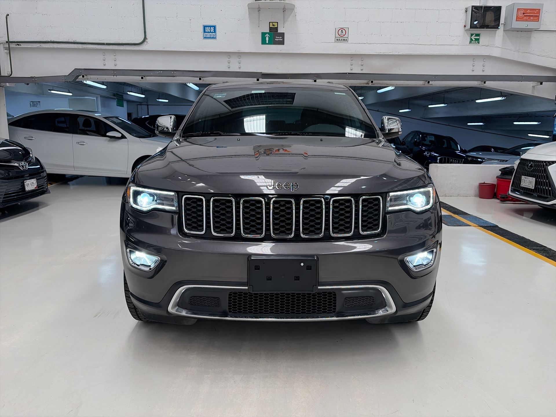 2018 Jeep GRAND CHEROKEE LIMITED LUJO V6