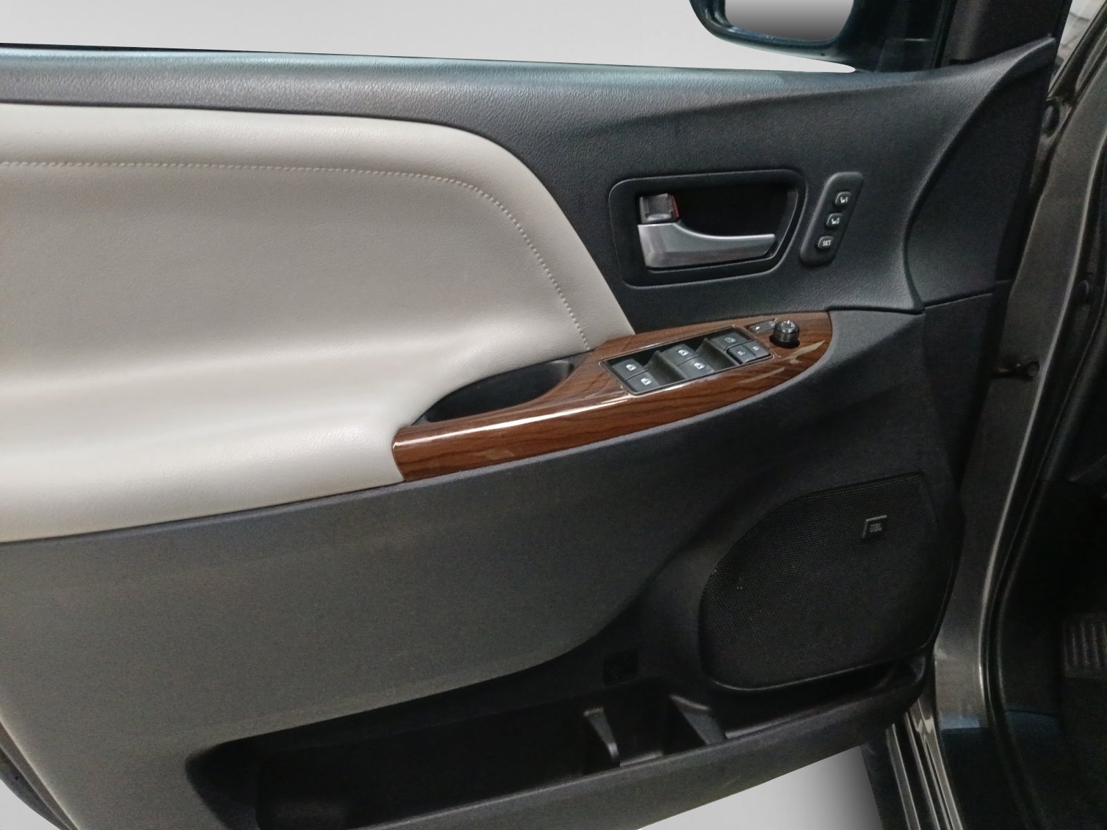 2017 Toyota SIENNA LIMITED