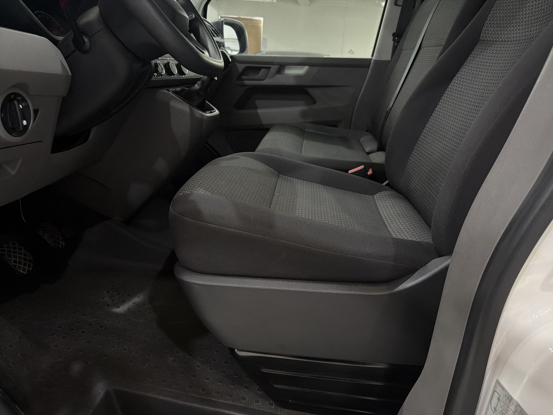 2022 Volkswagen TRANSPORTER DIESEL PANEL 6.1 CARGO VAN MT