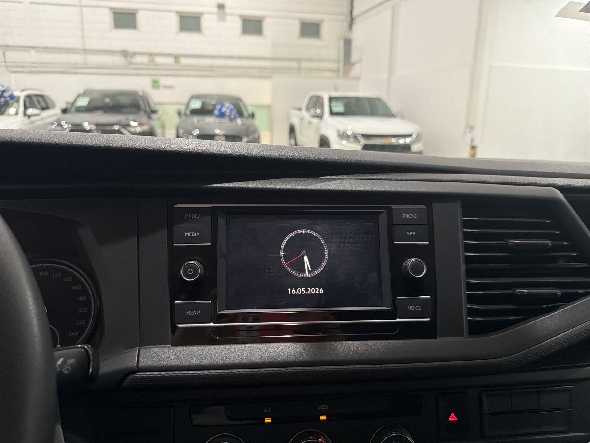 2022 Volkswagen TRANSPORTER DIESEL PANEL 6.1 CARGO VAN MT