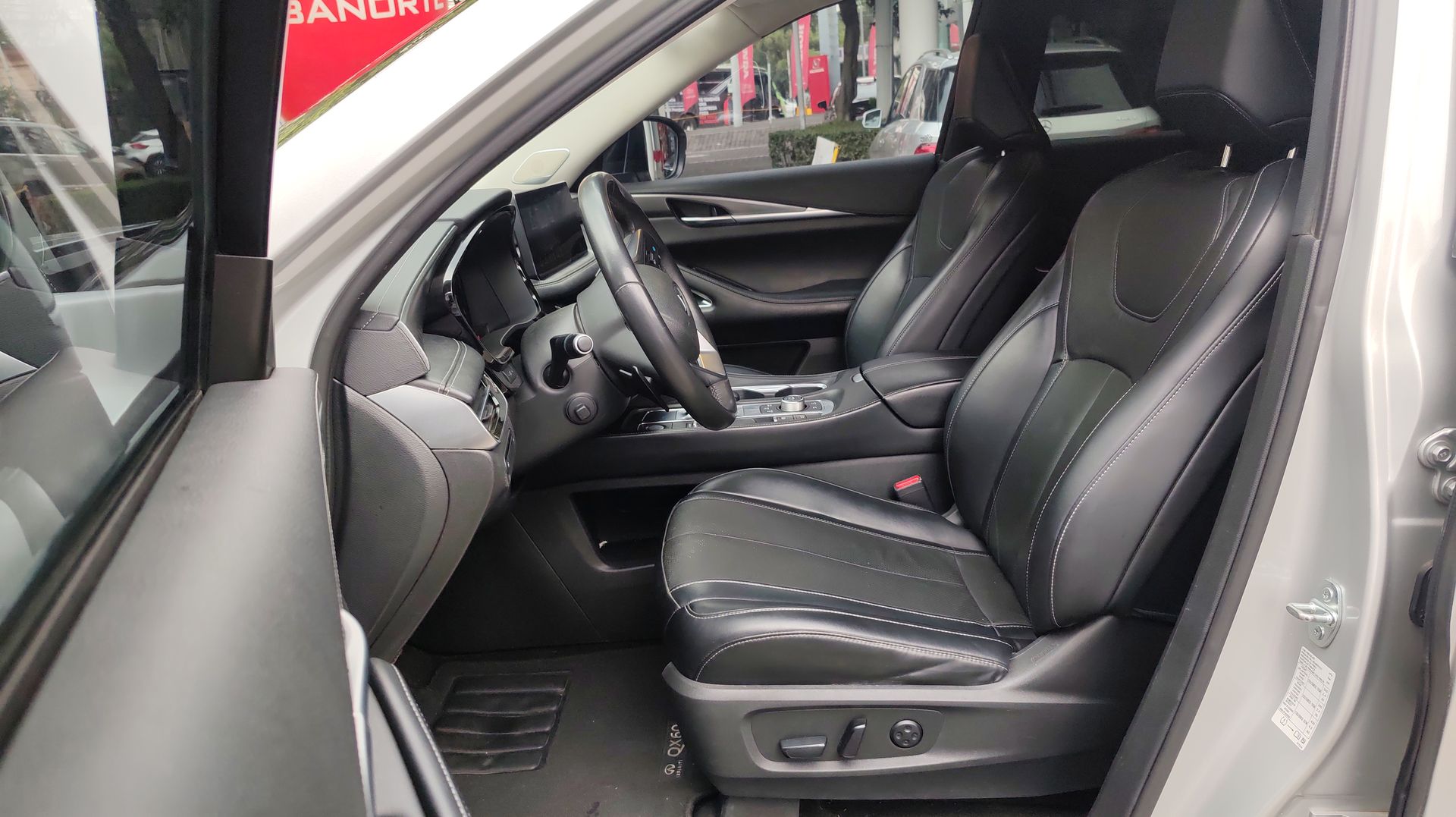 2023 Nissan INFINITI 3.5L LUXE AWD 23