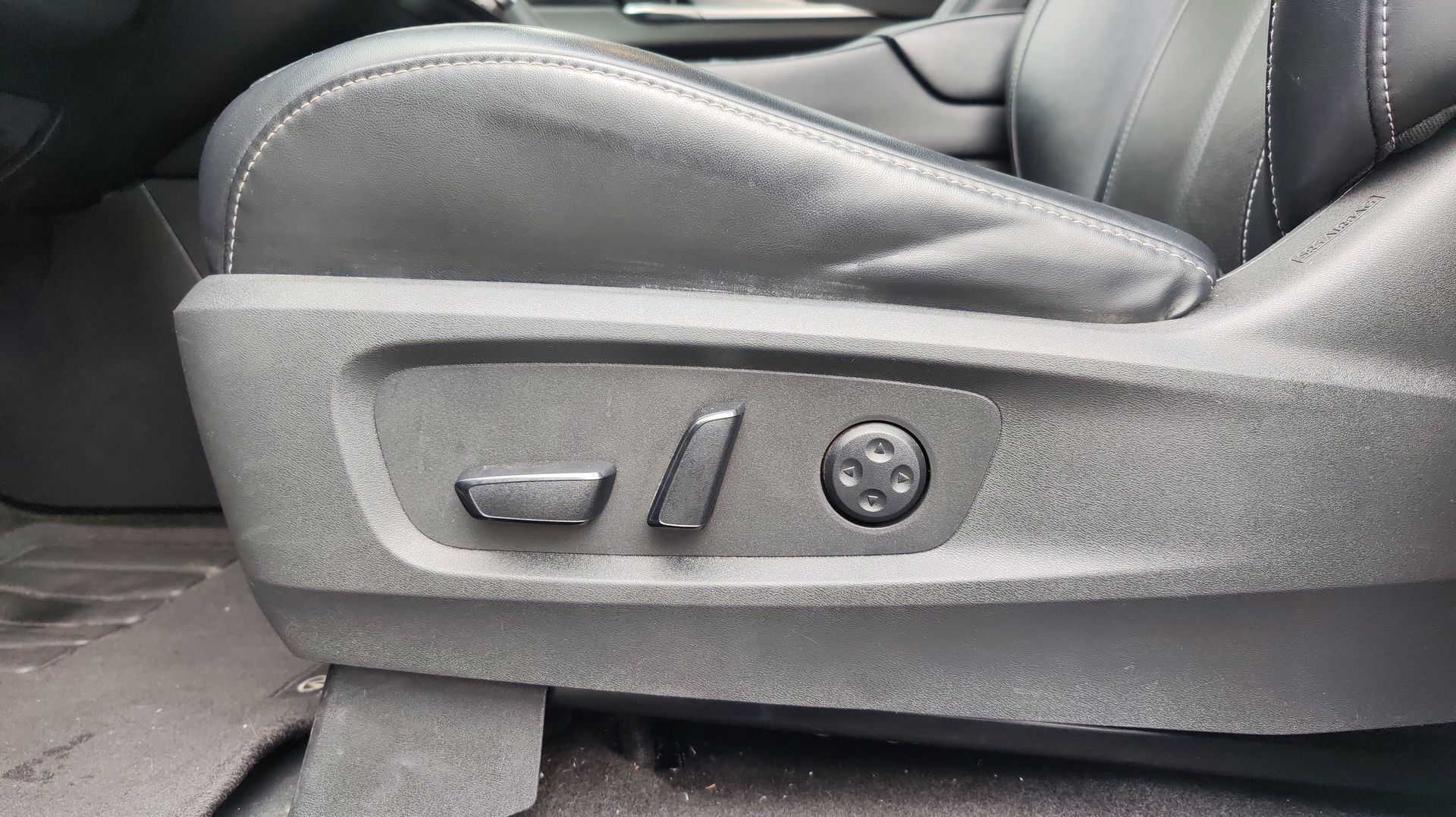 2023 Nissan INFINITI 3.5L LUXE AWD 23