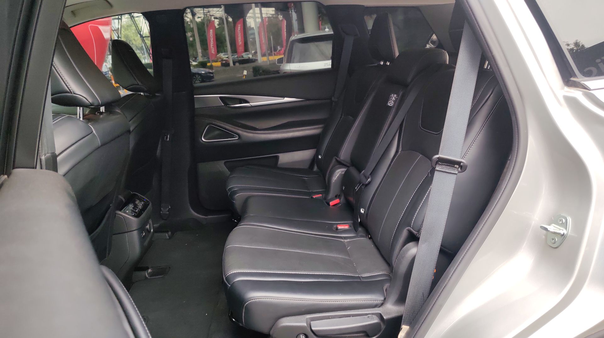 2023 Nissan INFINITI 3.5L LUXE AWD 23