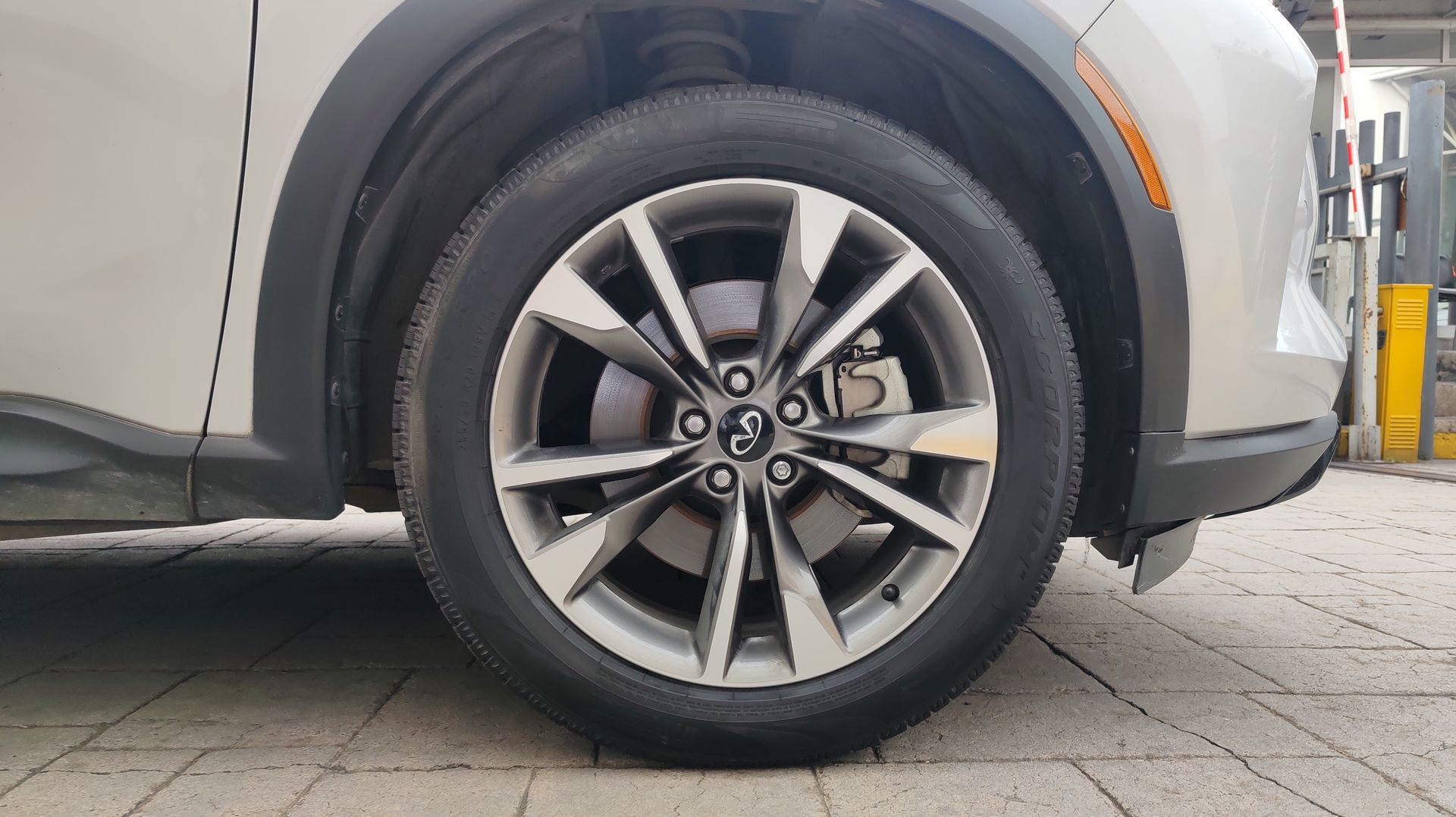 2023 Nissan INFINITI 3.5L LUXE AWD 23
