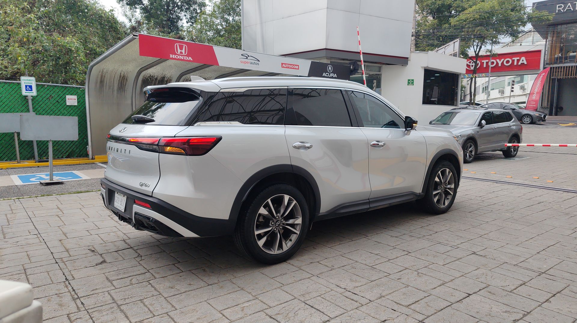 2023 Nissan INFINITI 3.5L LUXE AWD 23
