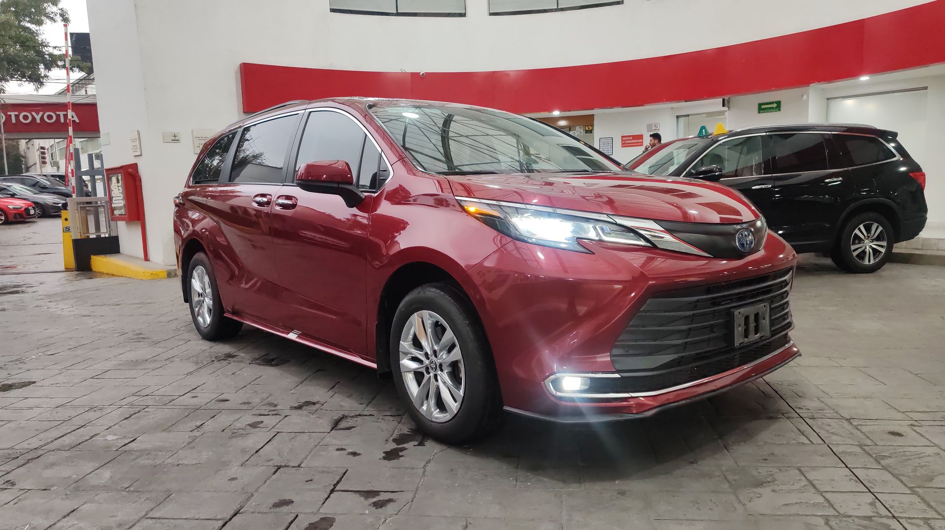 2022 Toyota SIENNA XLE PIEL