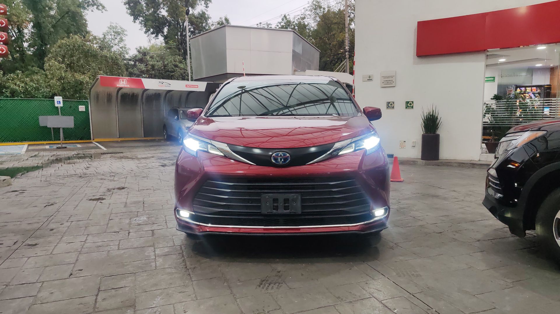 2022 Toyota SIENNA XLE PIEL
