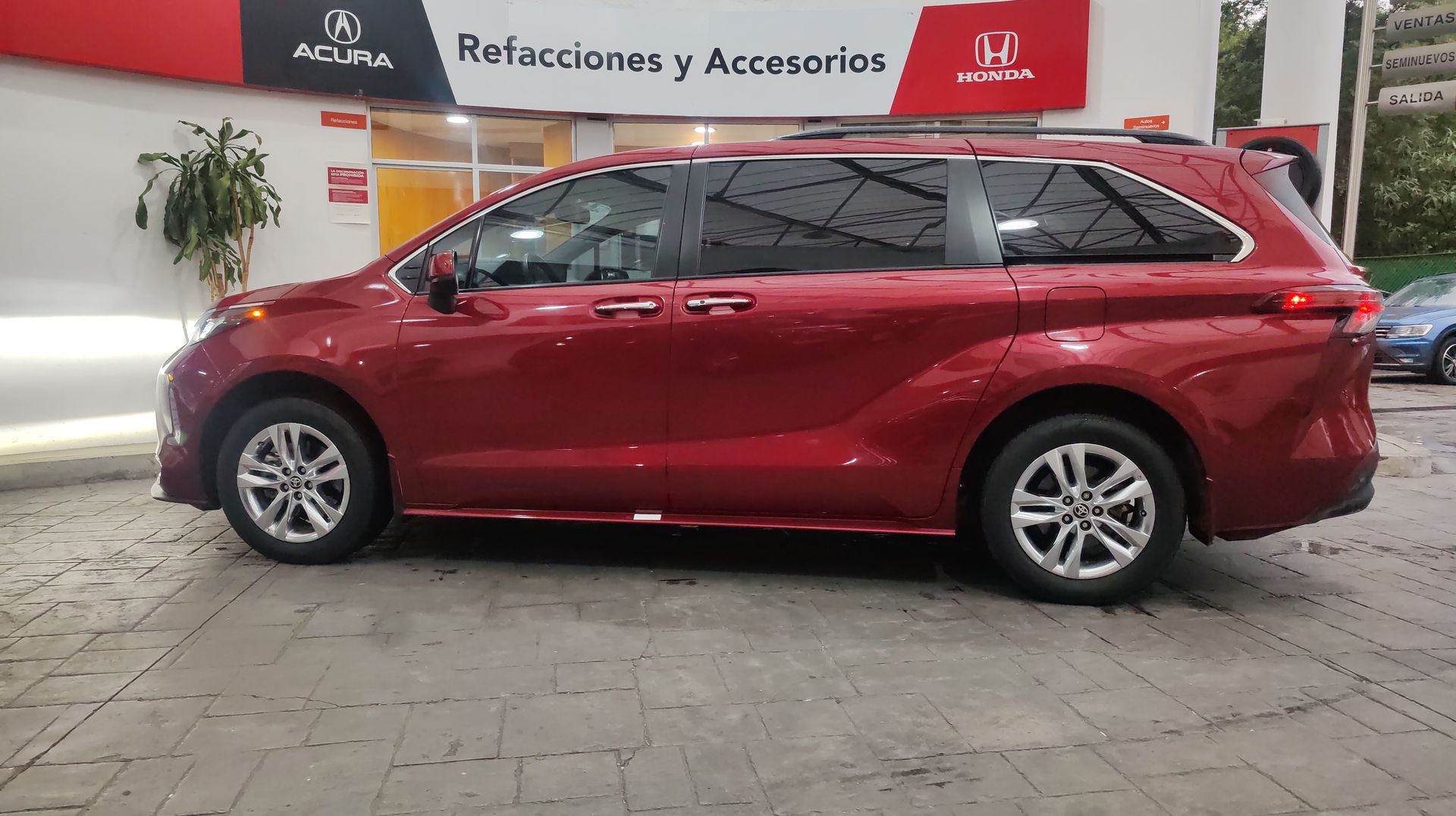 2022 Toyota SIENNA XLE PIEL