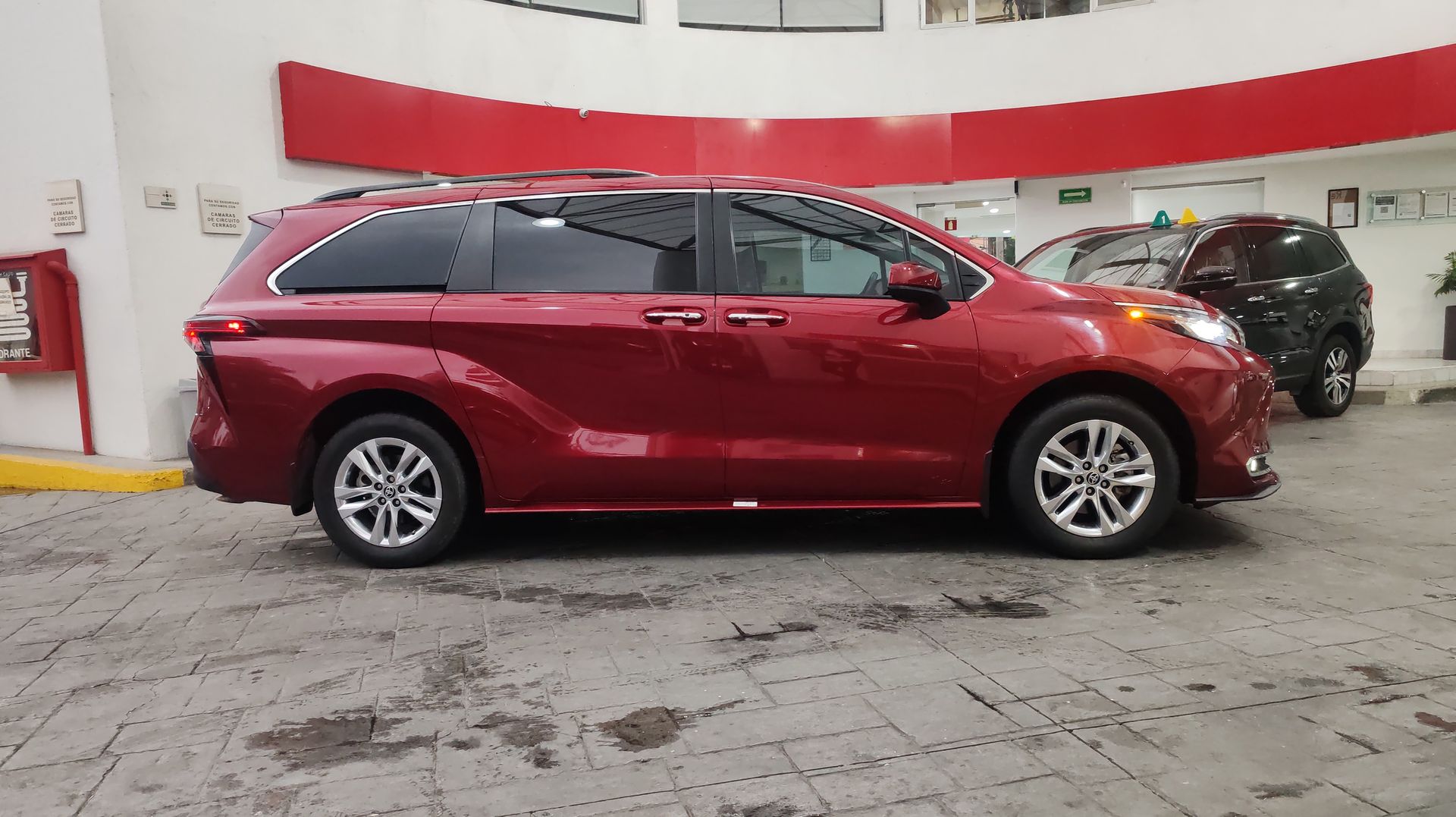 2022 Toyota SIENNA XLE PIEL